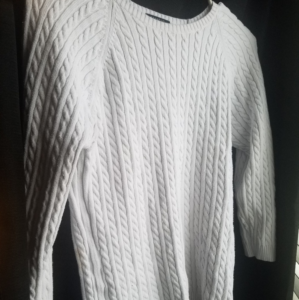 White GAP 3/4 Length Sleeve Sweater